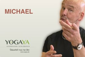 Yogalehrer Michael Wiese erklärt anatomische Themen
